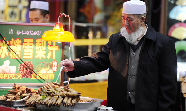 Enjoy Delicious Snacks At Muslim Street Xian Travelogue