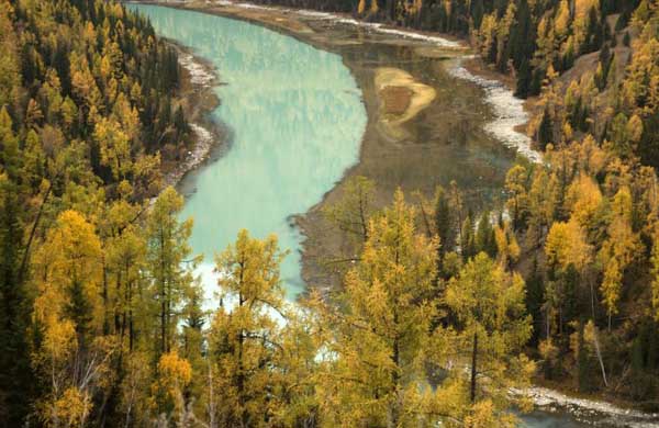 Hiking along Kanas Lake to have a date with the most Beautiful Autumn ...